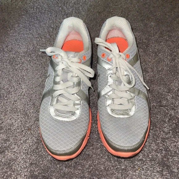 Ladies Nike Sneakers Size 8.5 - Picture 1 of 6